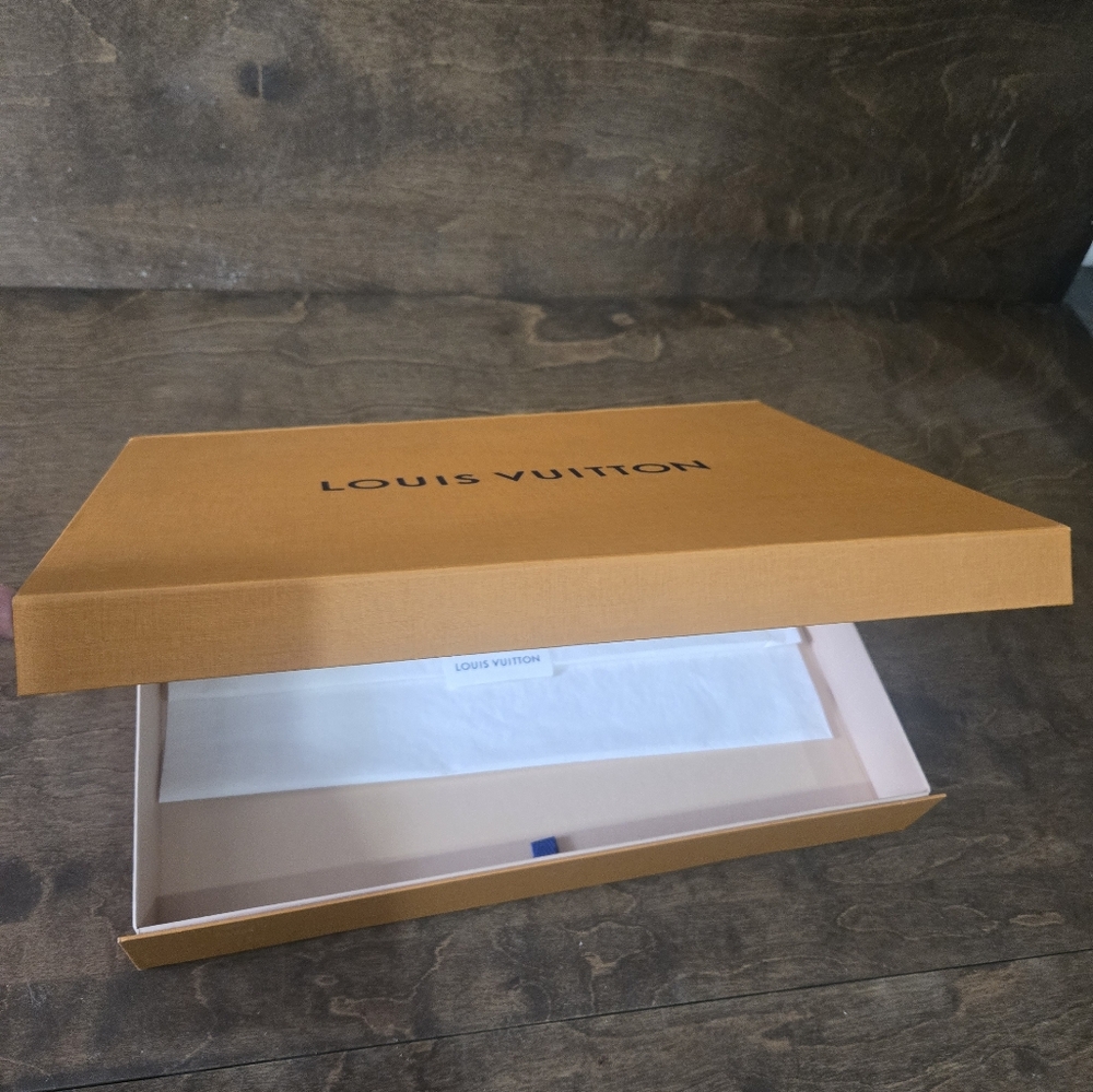 Louis Vuitton Scraf Box - Picture 5 of 7
